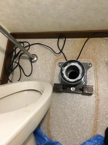 トイレ便器　水漏れ修理　床排水　京都市