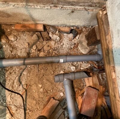 厨房の床下　水道工事　詰まり修理