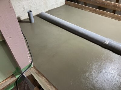 厨房の床排水　コンクリート
