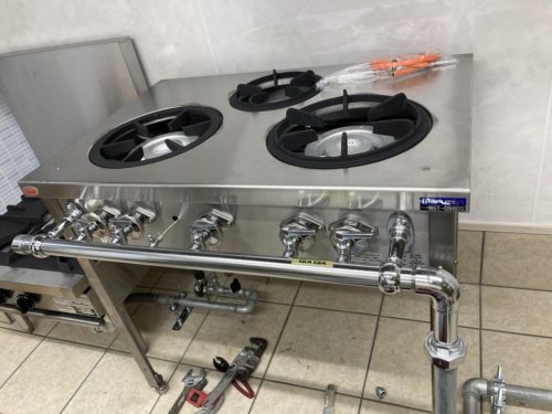 3口コンロのバーナー　業務用厨房機器　修理　接続工事