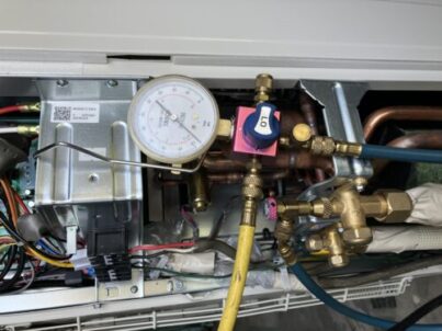 真空引き　ガス漏れチェック　エアコンの室外機　フレア接続