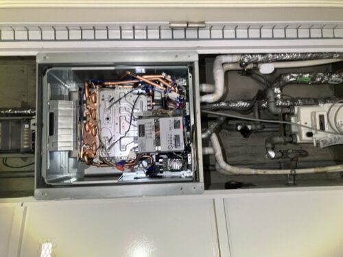 背面排気の給湯器